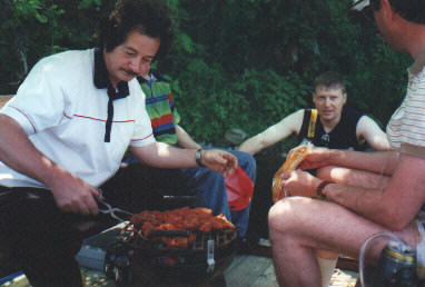der Schatzmeister beim Wurstbraten